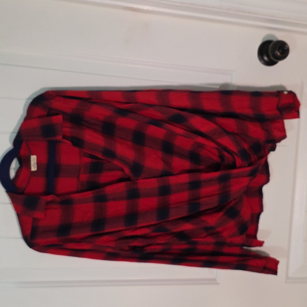 Hollister Women's Red and Navy Plaid Shirt